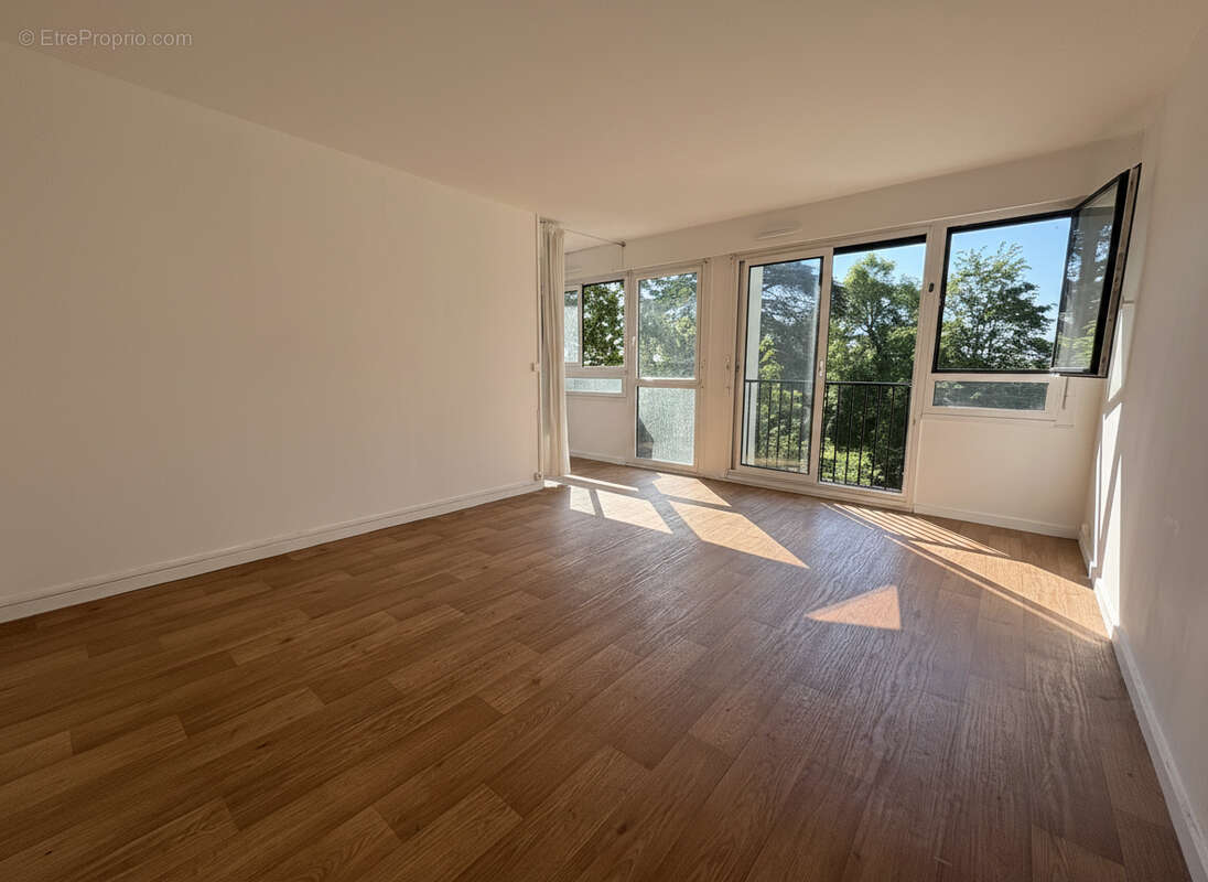 Appartement à VERRIERES-LE-BUISSON