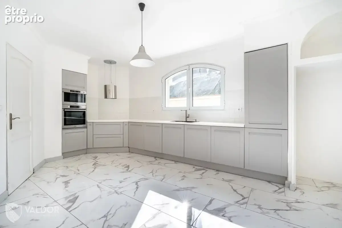 Maison 245 m² à Rochetaillee-Sur-Saone  - photo 2