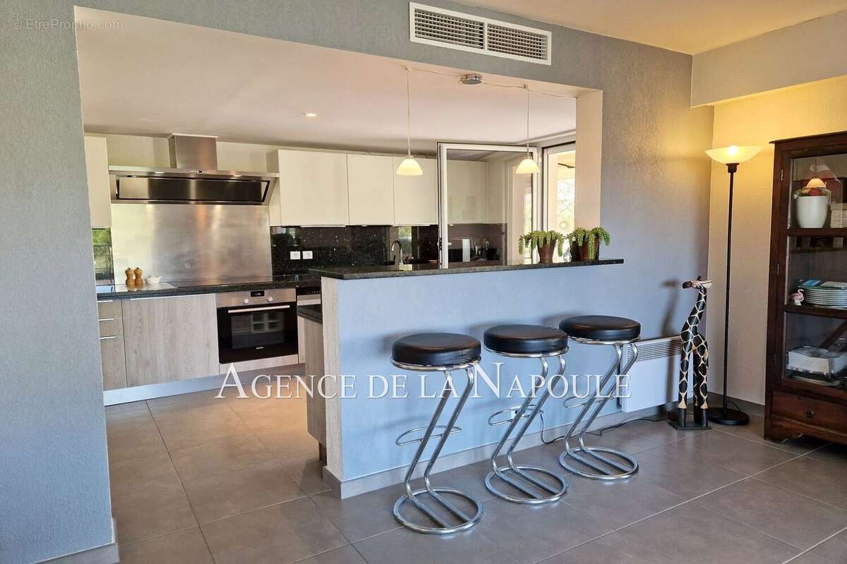 Appartement à MANDELIEU-LA-NAPOULE