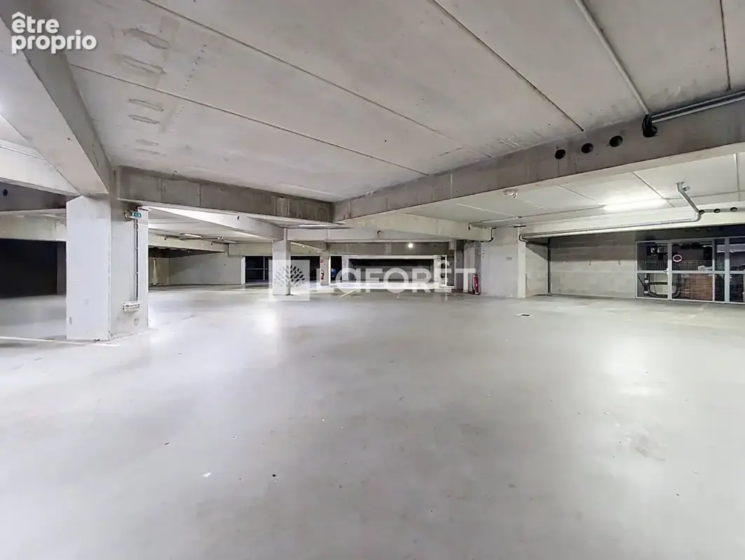 Place de stationnement privative en sous-sol - Arcades Rougé, Cholet - photo 1