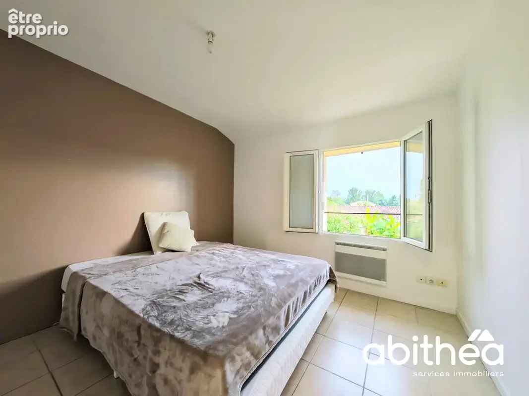 Maison F4 rénovée de 69 m2 en plein cœur des Billaux ! - photo 6