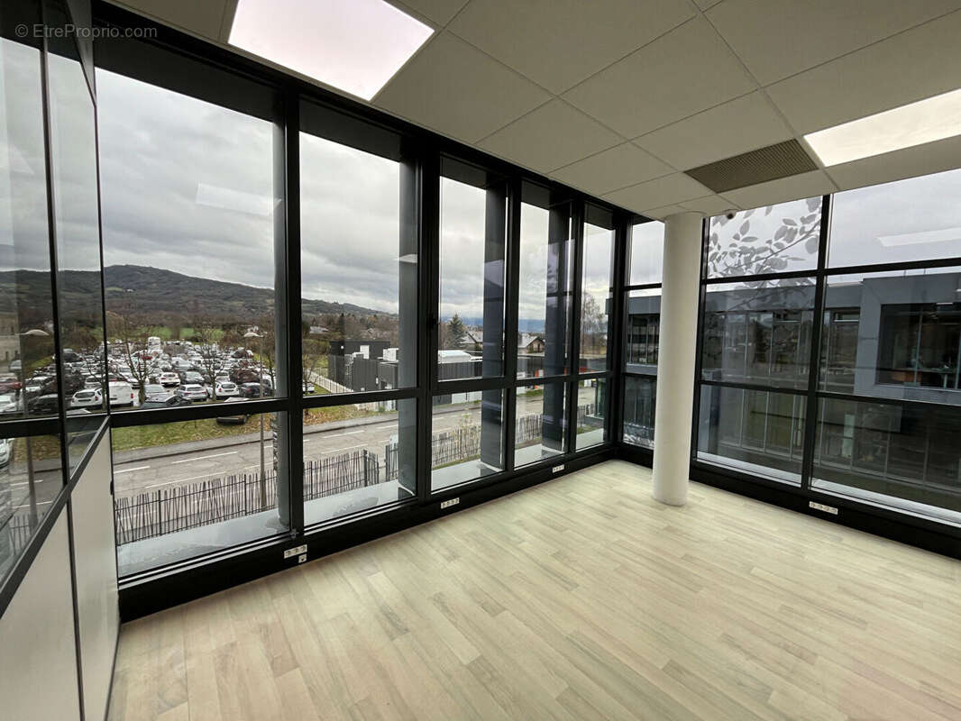 Commerce à CHALLES-LES-EAUX