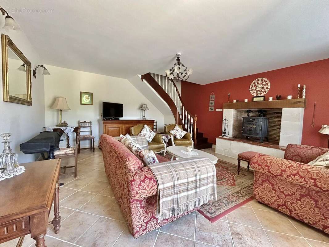 Maison à NANTEUIL-EN-VALLEE