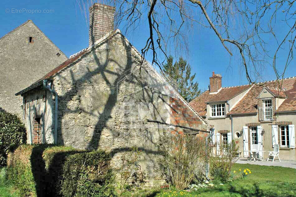 Maison à EGREVILLE
