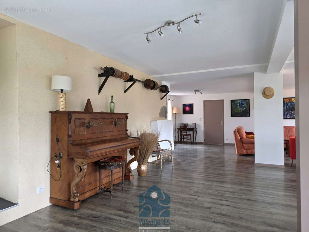 Propriété 9 pièces avec gîte et partie privative, grange, piscine et annexes - photo 6