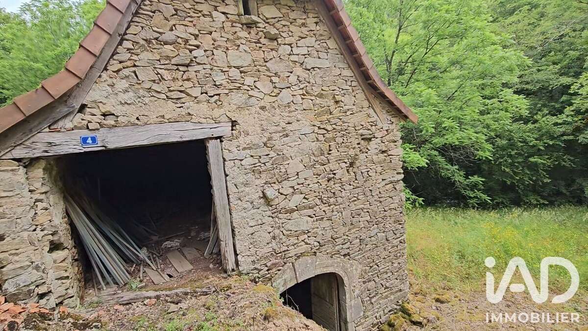 Maison 40 m² à Altillac  - photo 8