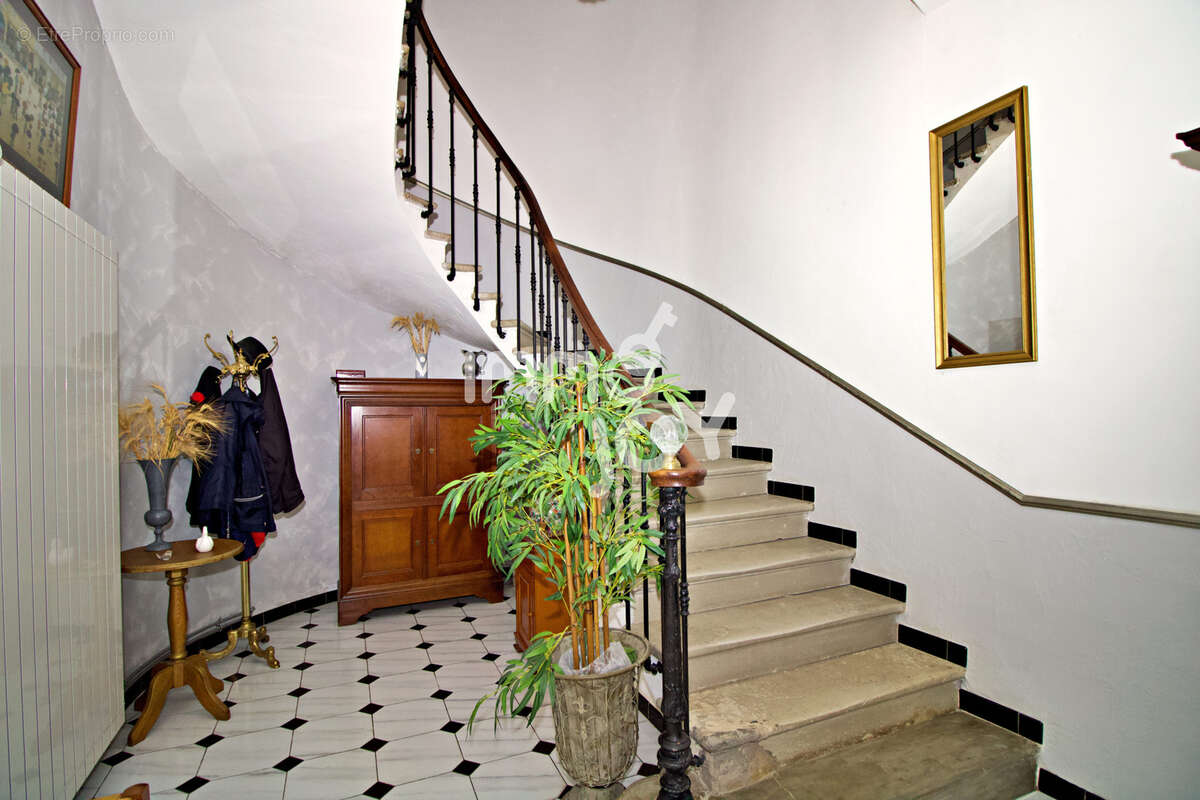 Maison à OUVEILLAN