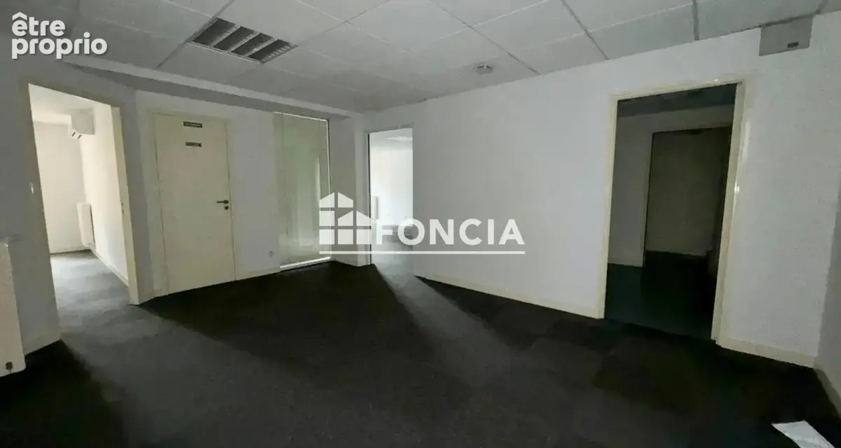 Local commercial libre sur deux niveaux de 190m2 - Quartier Saint Eloi - photo 14