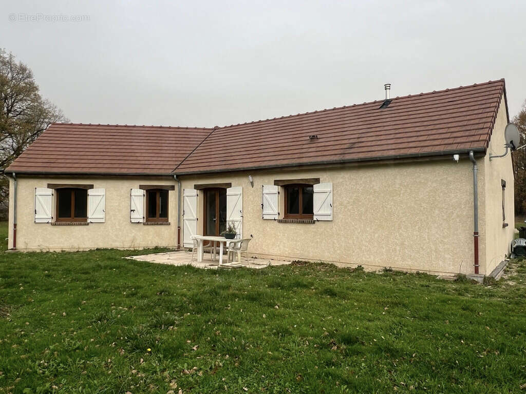 Maison à LAVAU