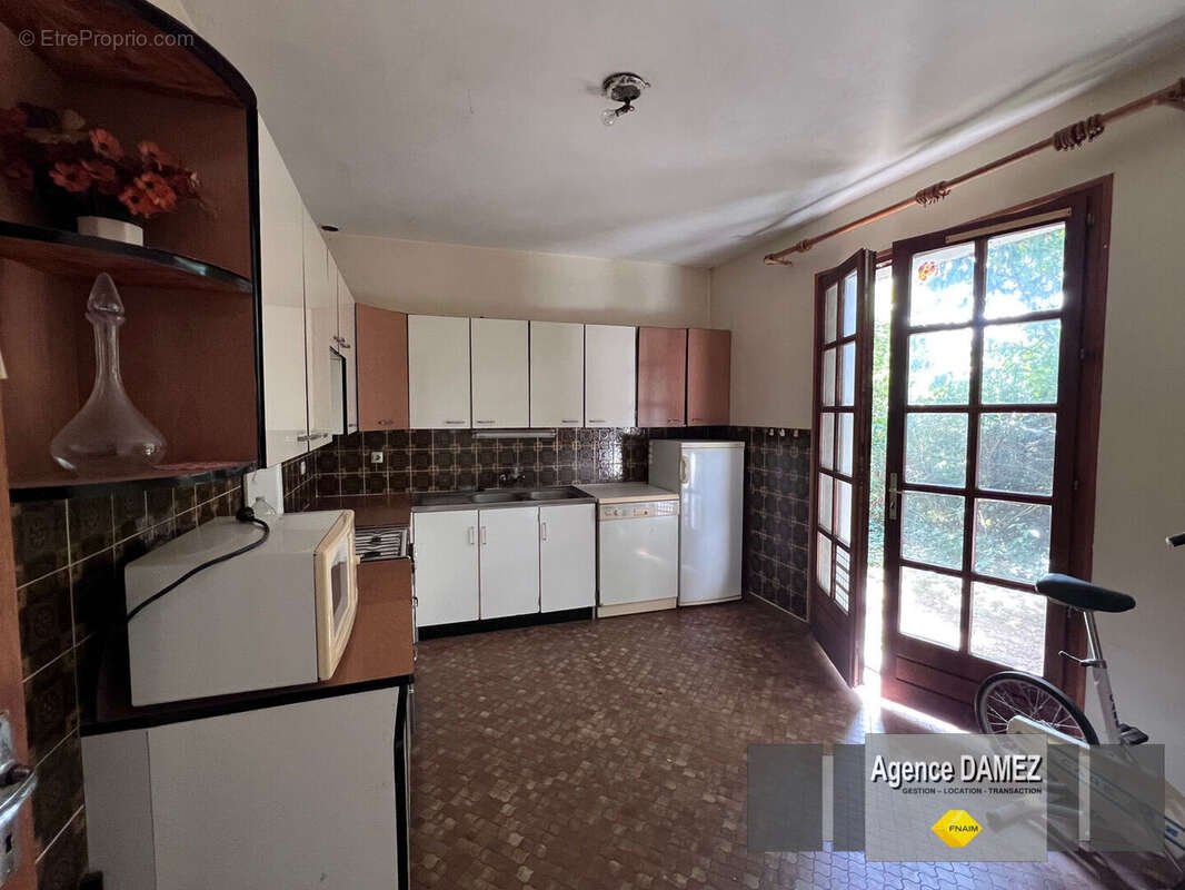 3 KM Dourdan, SAINTE-MESME, maison traditionnelle sur sous-sol, 7 pièces 175 m² - photo 6