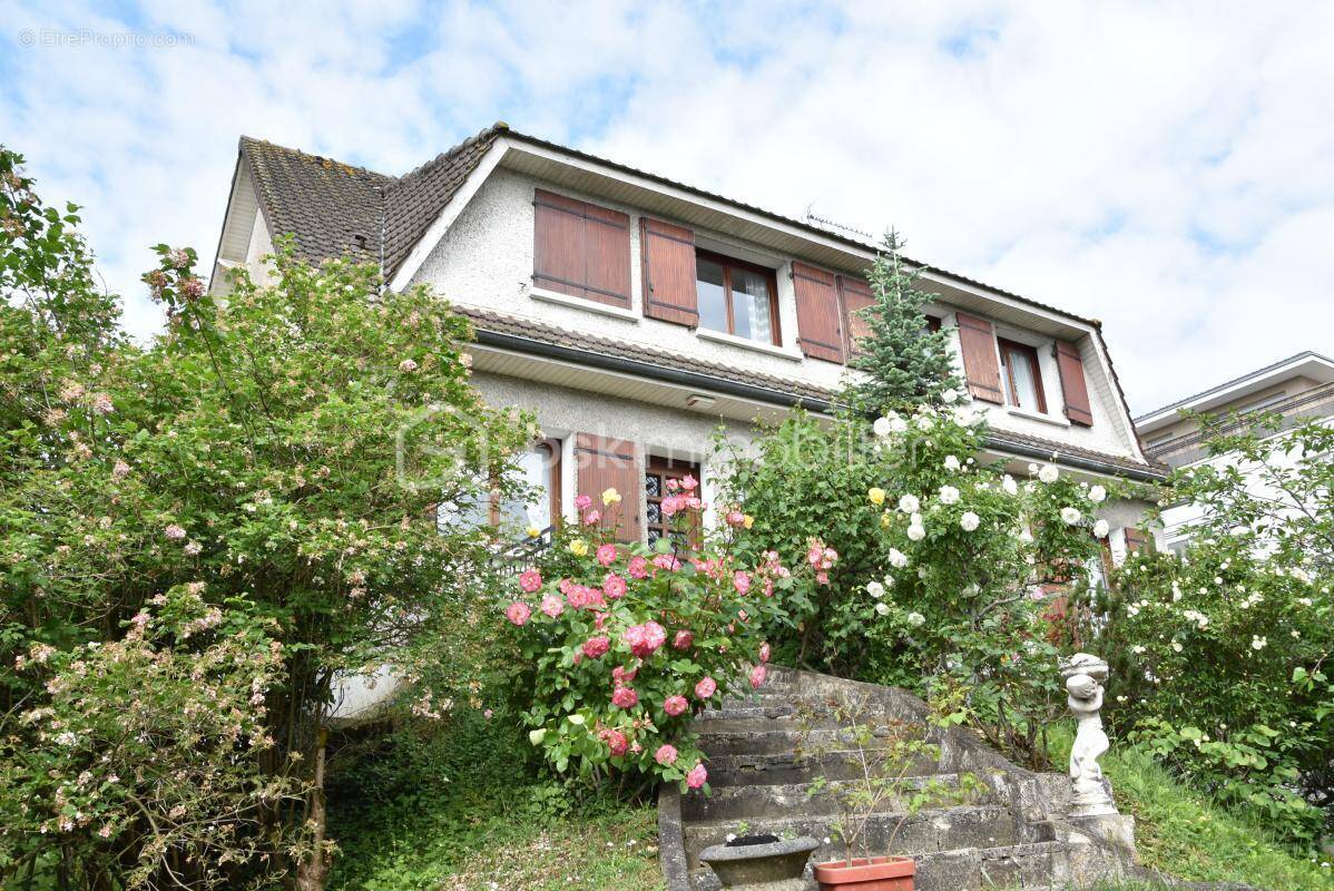 Maison à CORBEIL-ESSONNES