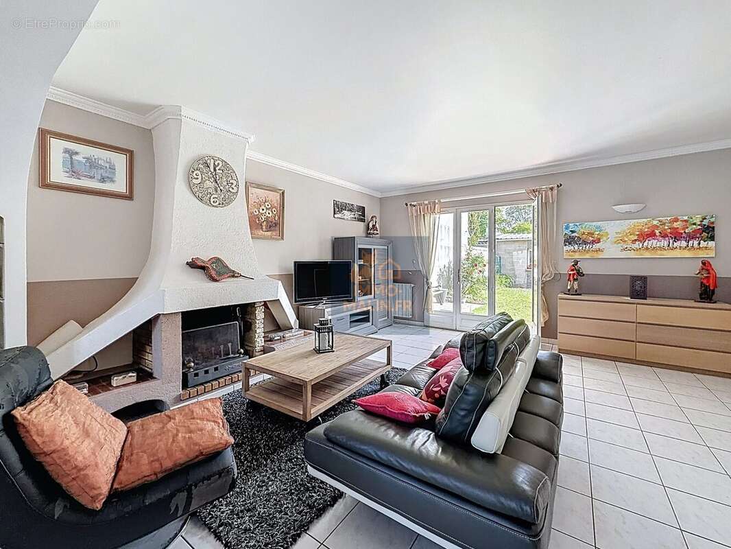 Salon - Maison à CHENNEVIERES-SUR-MARNE