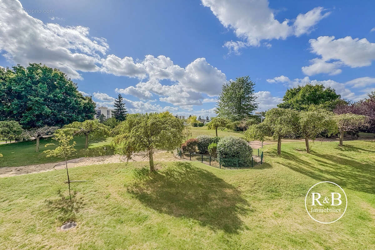 Appartement à LES CLAYES-SOUS-BOIS