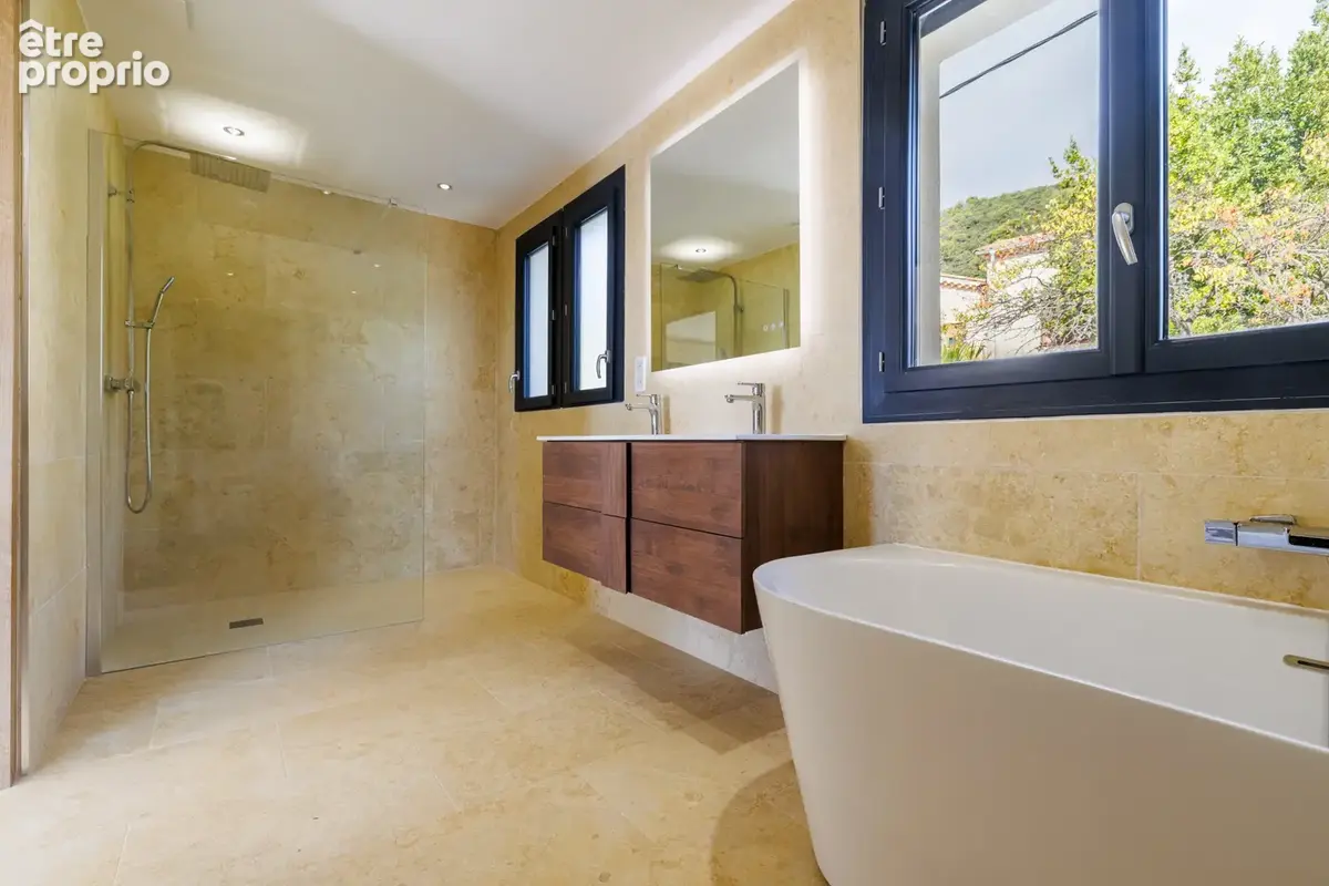 Maison entièrement rénovée avec piscine, à 200 m du village - photo 12