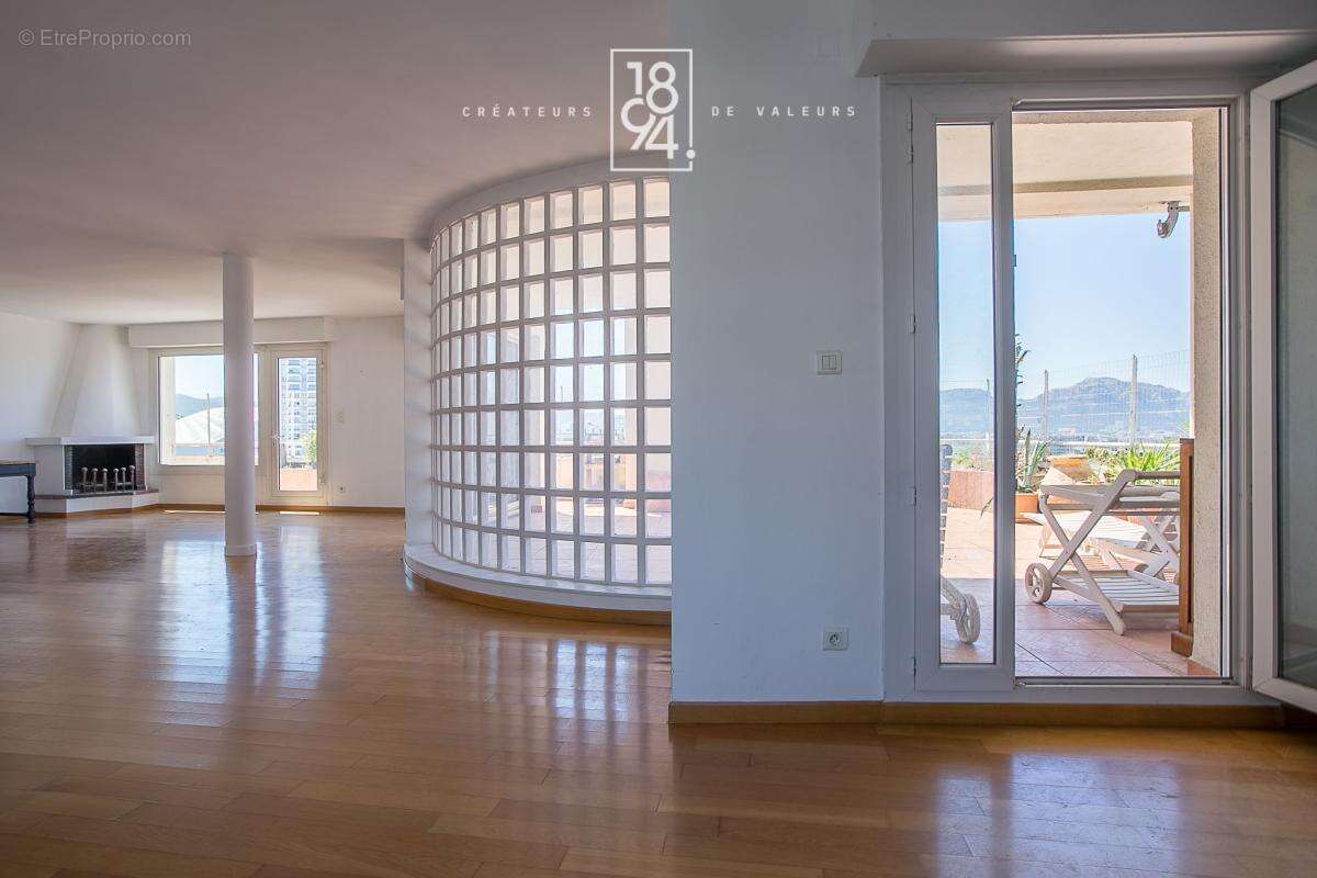 Appartement T3 à vendre Marseille 8e (13008)  100 m²  Toit Terrasse Dernier étage Carré d'Or - photo 11