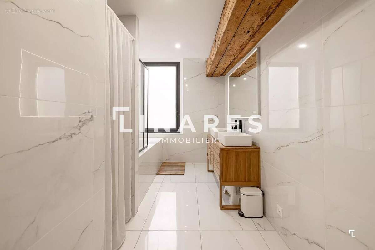 Appartement à MARSEILLE-1E