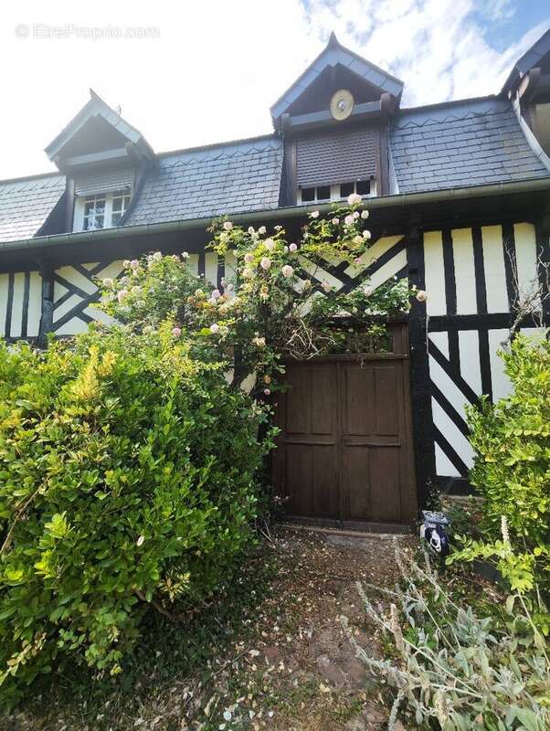 Sur plus de 3 ha de terrain, agréable maison avec dépendances - photo 21