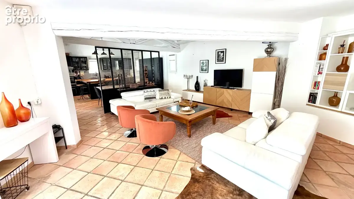 Villa avec piscine sur 2700 m² de jardin, clos, arboré et paysagé. - photo 6