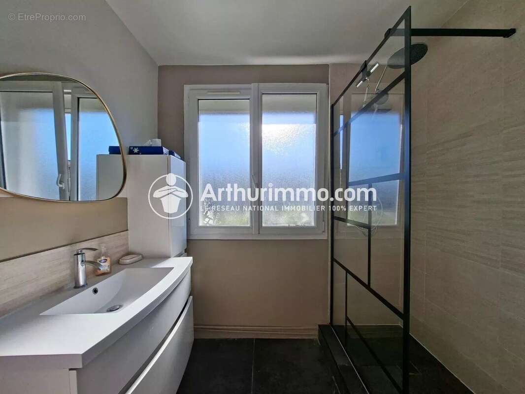 Maison à SAINT-PIERRE-DU-PERRAY