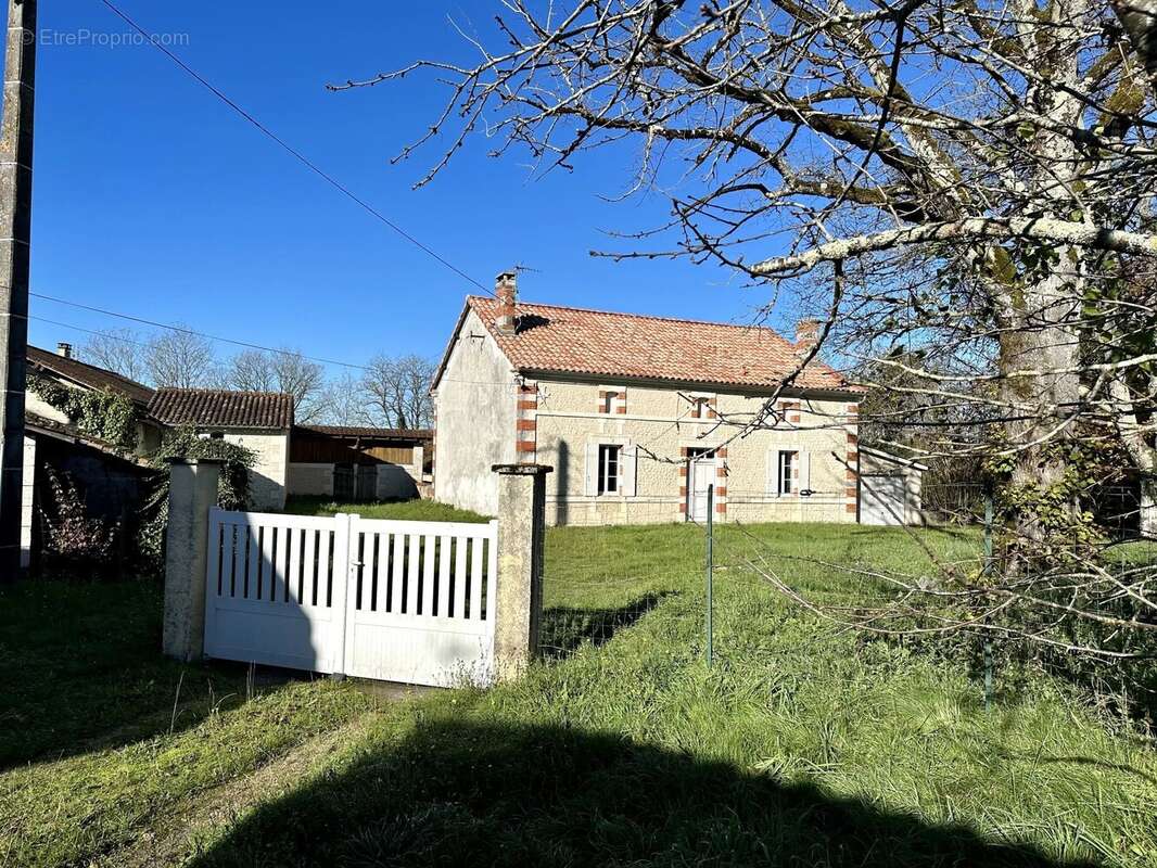 Maison à AUBETERRE-SUR-DRONNE
