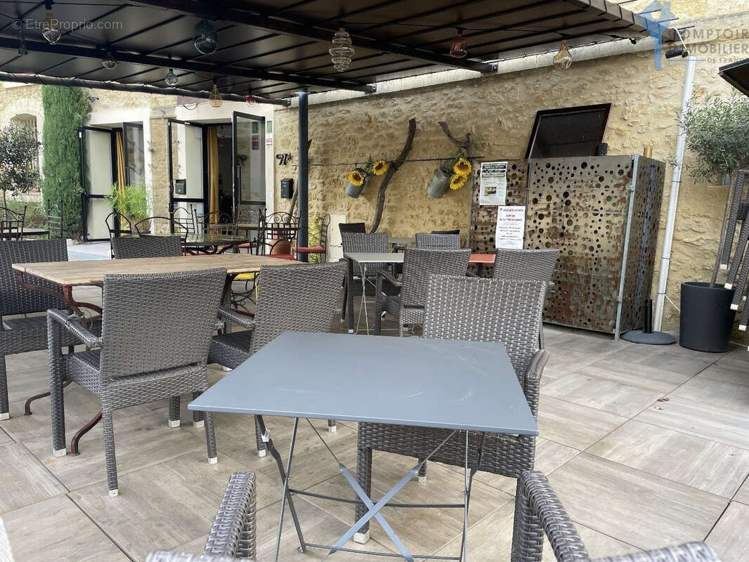 Commerce à AIGUES-VIVES