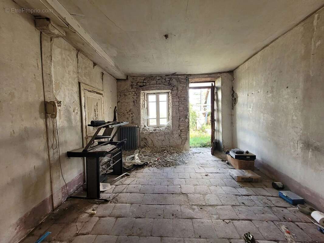 Maison à MONTORD