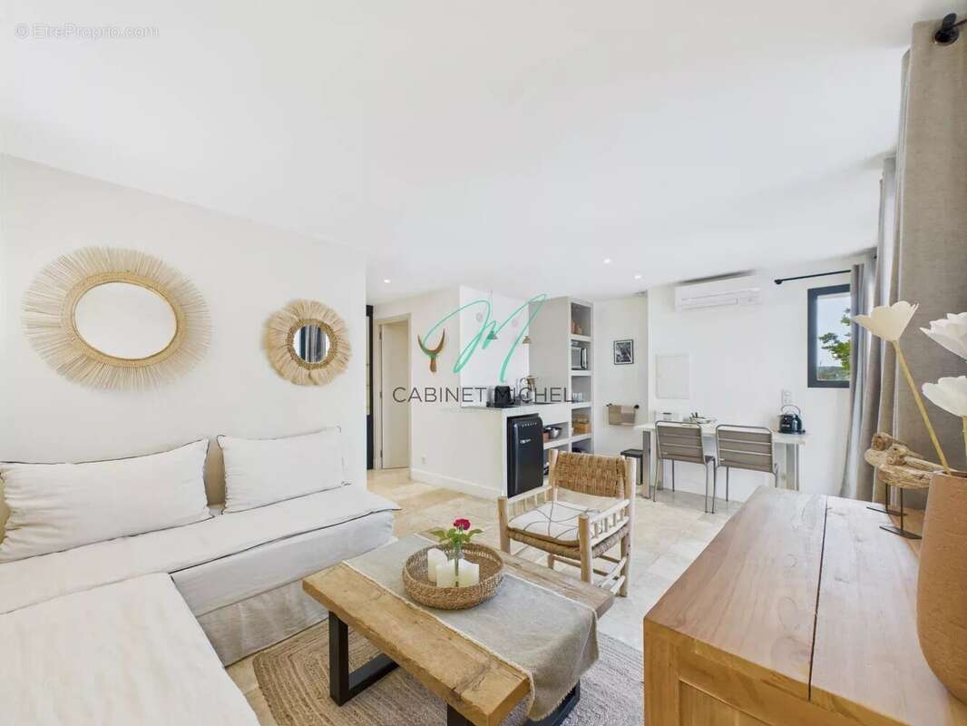 Maison à ROQUEFORT-LES-PINS