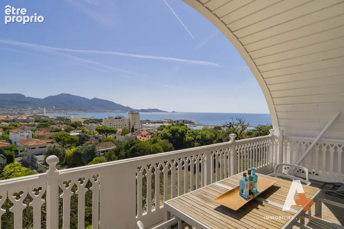 Duplex vue mer en dernier etage - t5 de 170m2 avec 2 parkings - 13007 marseille - photo 2