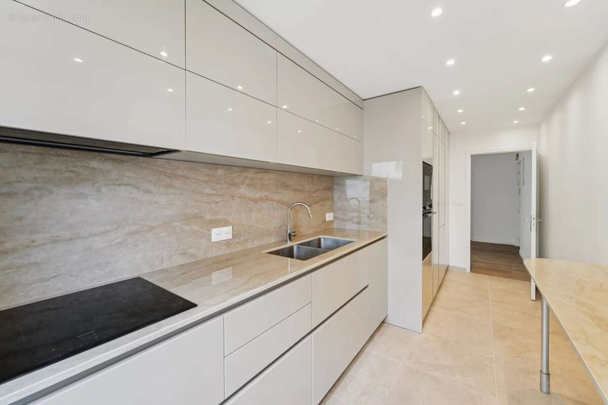 Appartement à NEUILLY-SUR-SEINE