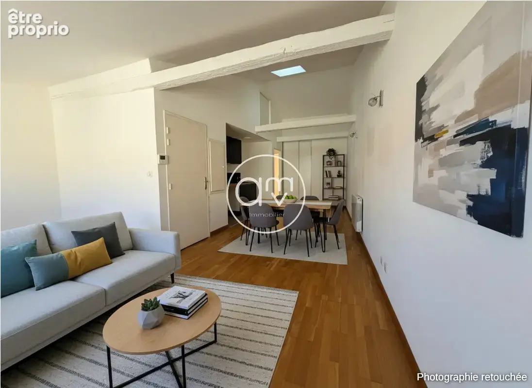 Appartement T2 - 56m2 rénovés - dernier étage - Cours Lafayette proche du Port - photo 3