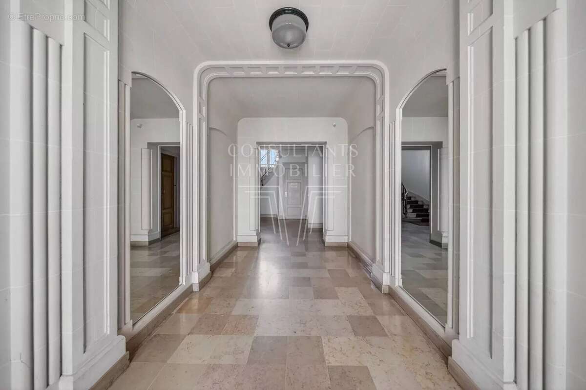 Appartement à NEUILLY-SUR-SEINE
