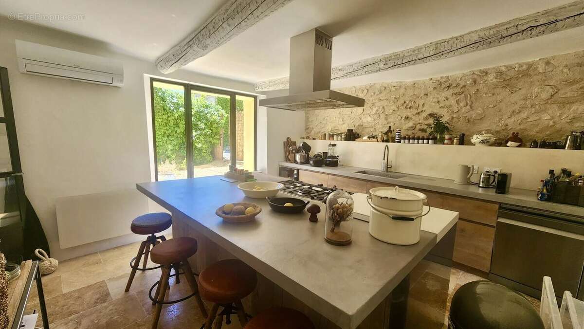 Maison à SAINT-SATURNIN-LES-APT