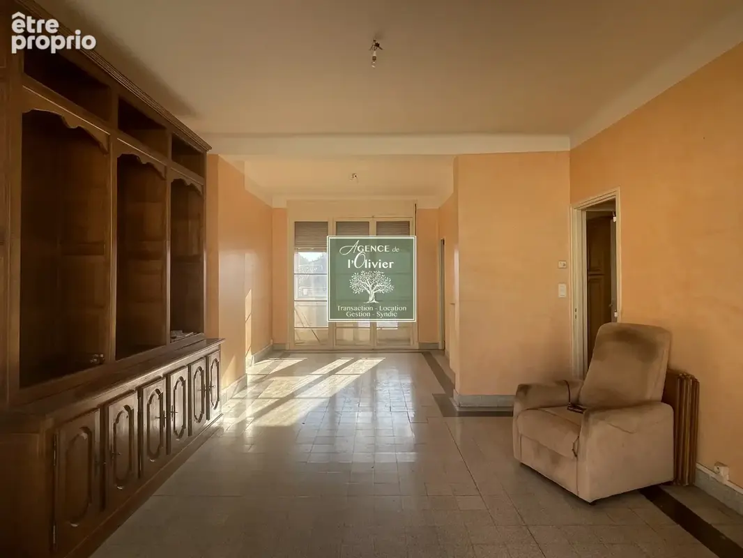 TRINQUETAILLE - Appartement de 88m2 avec deux balcons et deux caves - photo 2