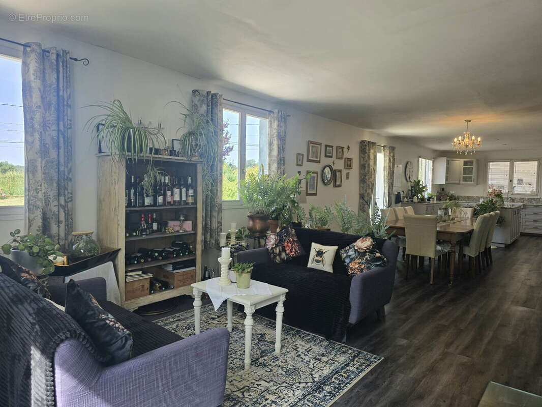 Maison à LA ROCHEBEAUCOURT-ET-ARGENTINE