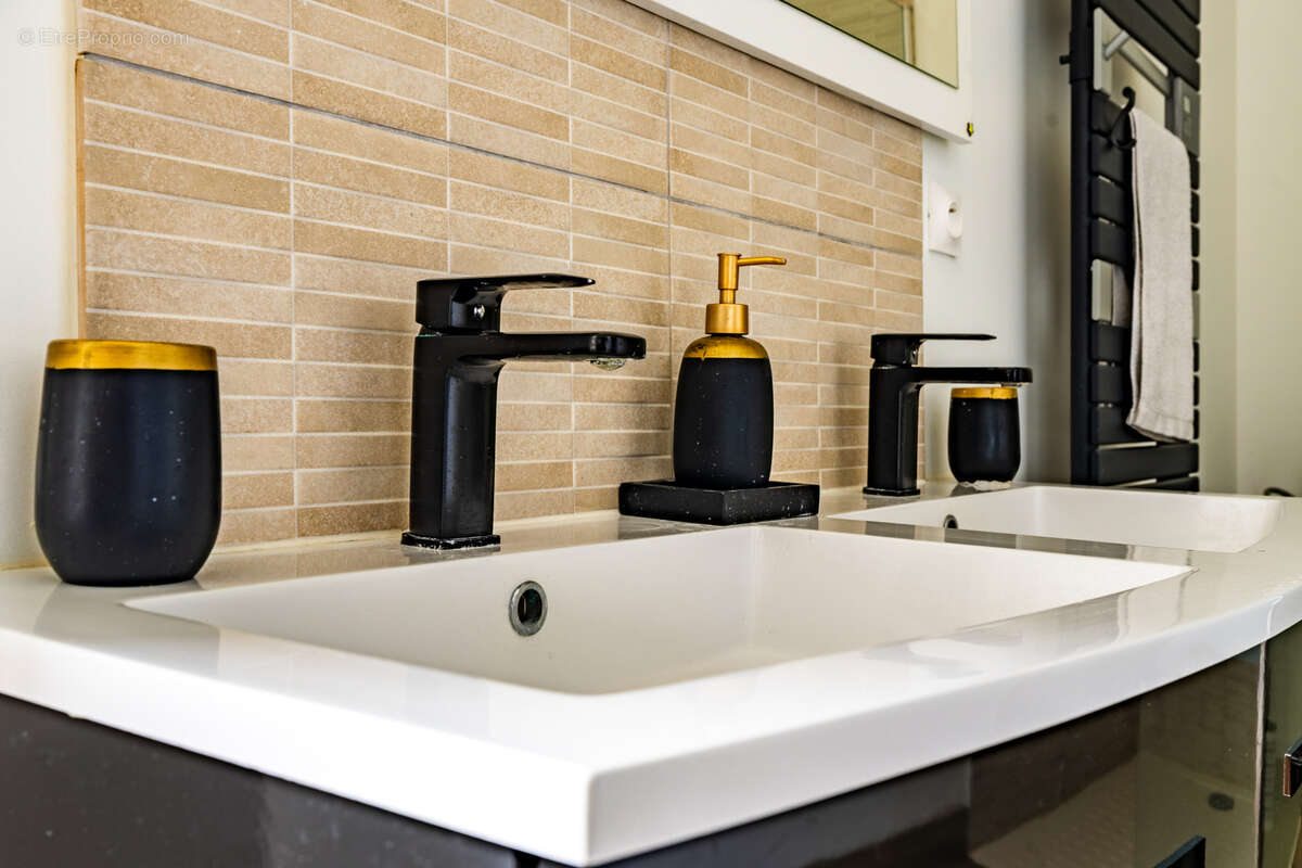 Maison à SAINT-JEAN-D'ANGELY