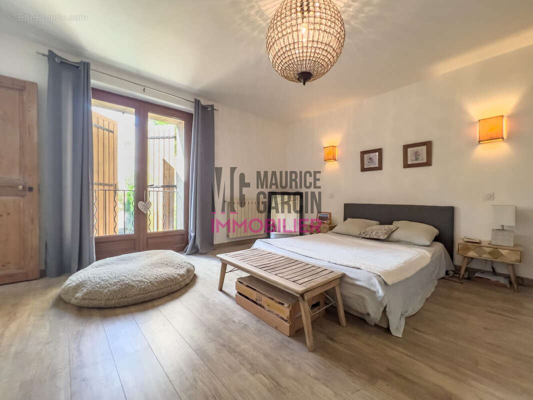 Maison 222 m² à Sarrians  - photo 9