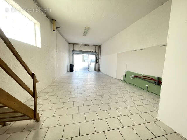 Ales - local commercial - 65 m2 - mezzanine  - stationnement - photo 3