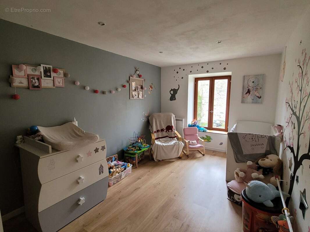 Maison à LE CHATENET-EN-DOGNON