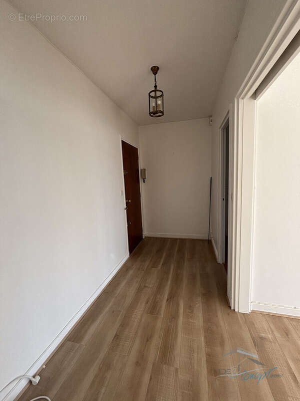 Appartement à COURBEVOIE