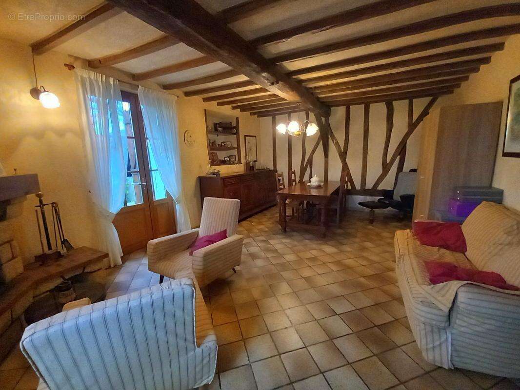 Maison à VIC-FEZENSAC