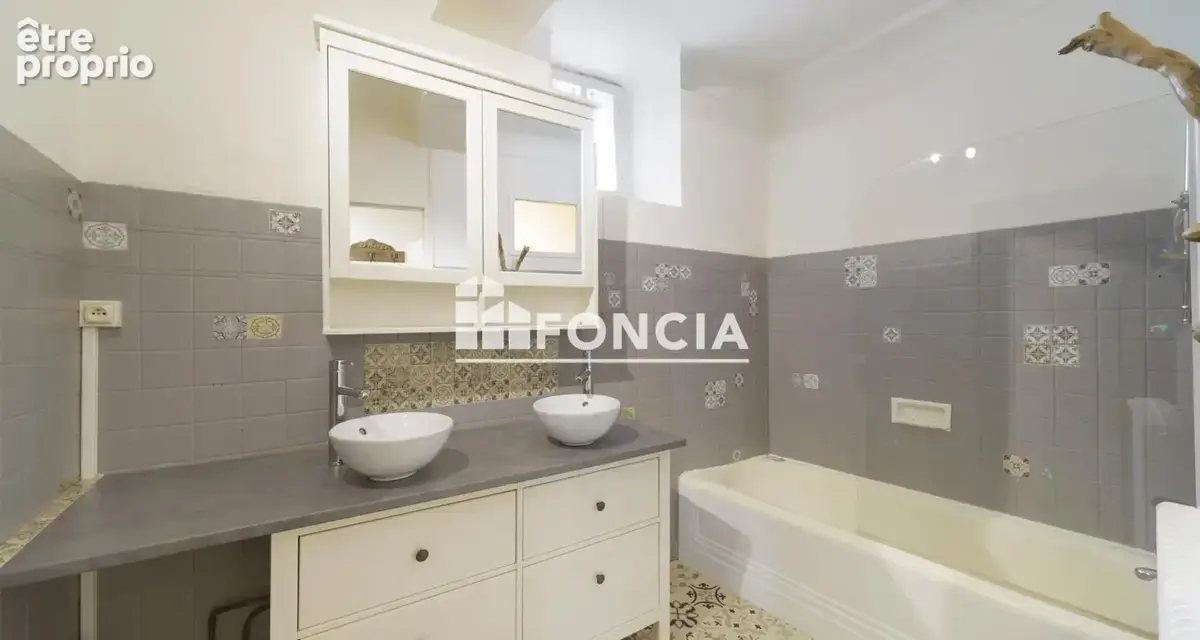 Oloron-Sainte-Marie – Quartier Sainte-Marie – Appartement rénové de 80 m² avec 2 chambres - photo 5