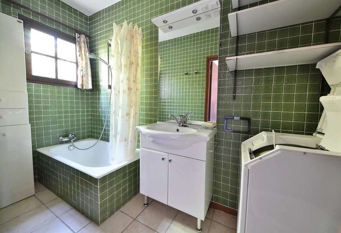 Maison sur terrain 2300m², rafraichissement à prévoir - photo 11