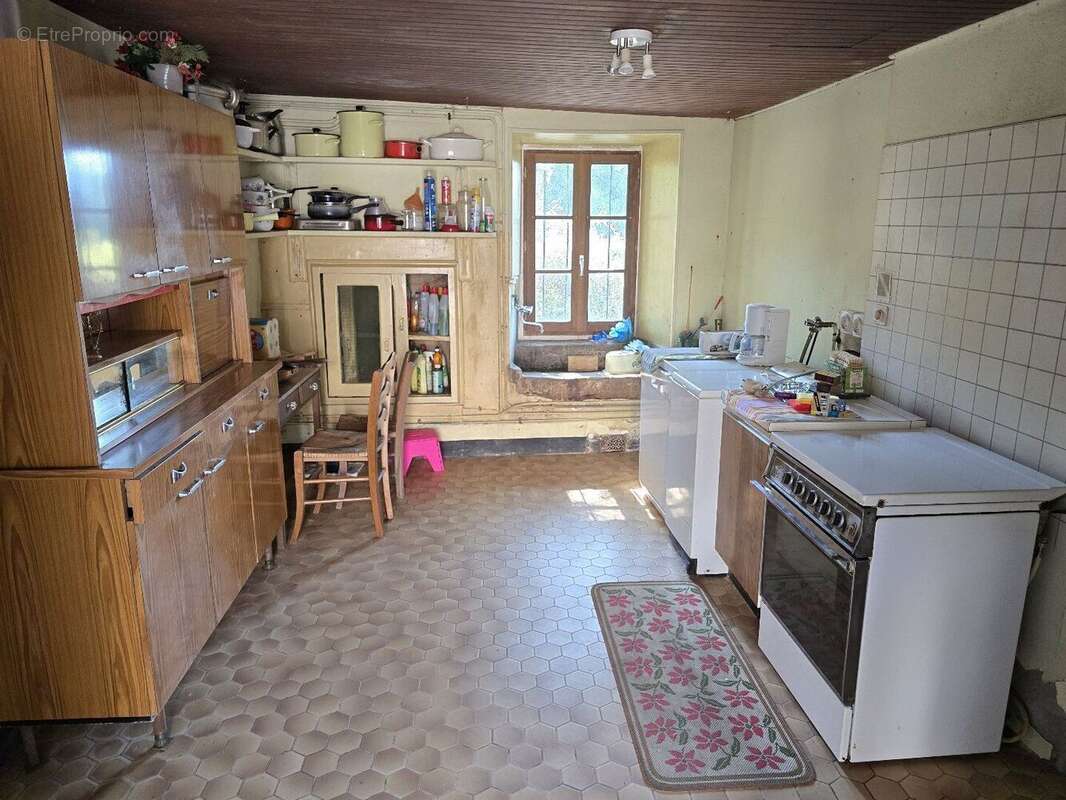 Corps de ferme avec maison, appartement et dépendances - Durenque - photo 9