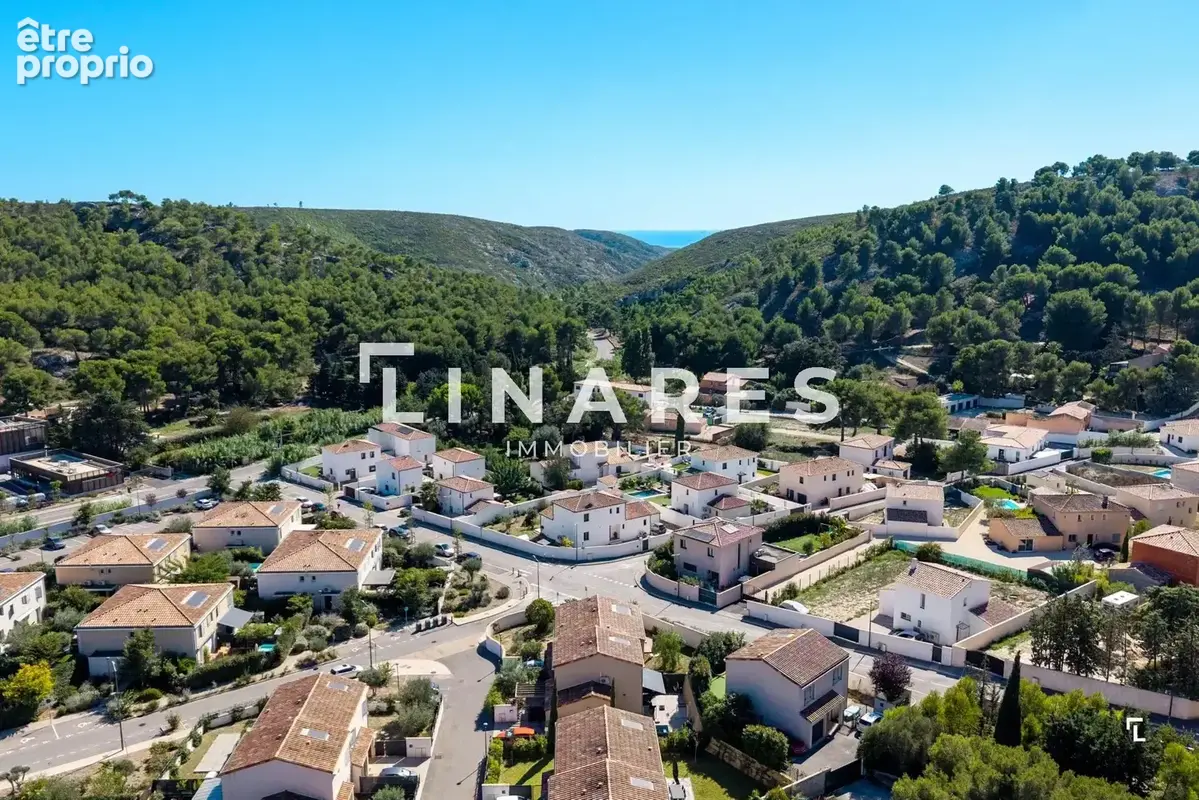 Photo Terrain à Ensues-La-Redonne au prix de 400 000€