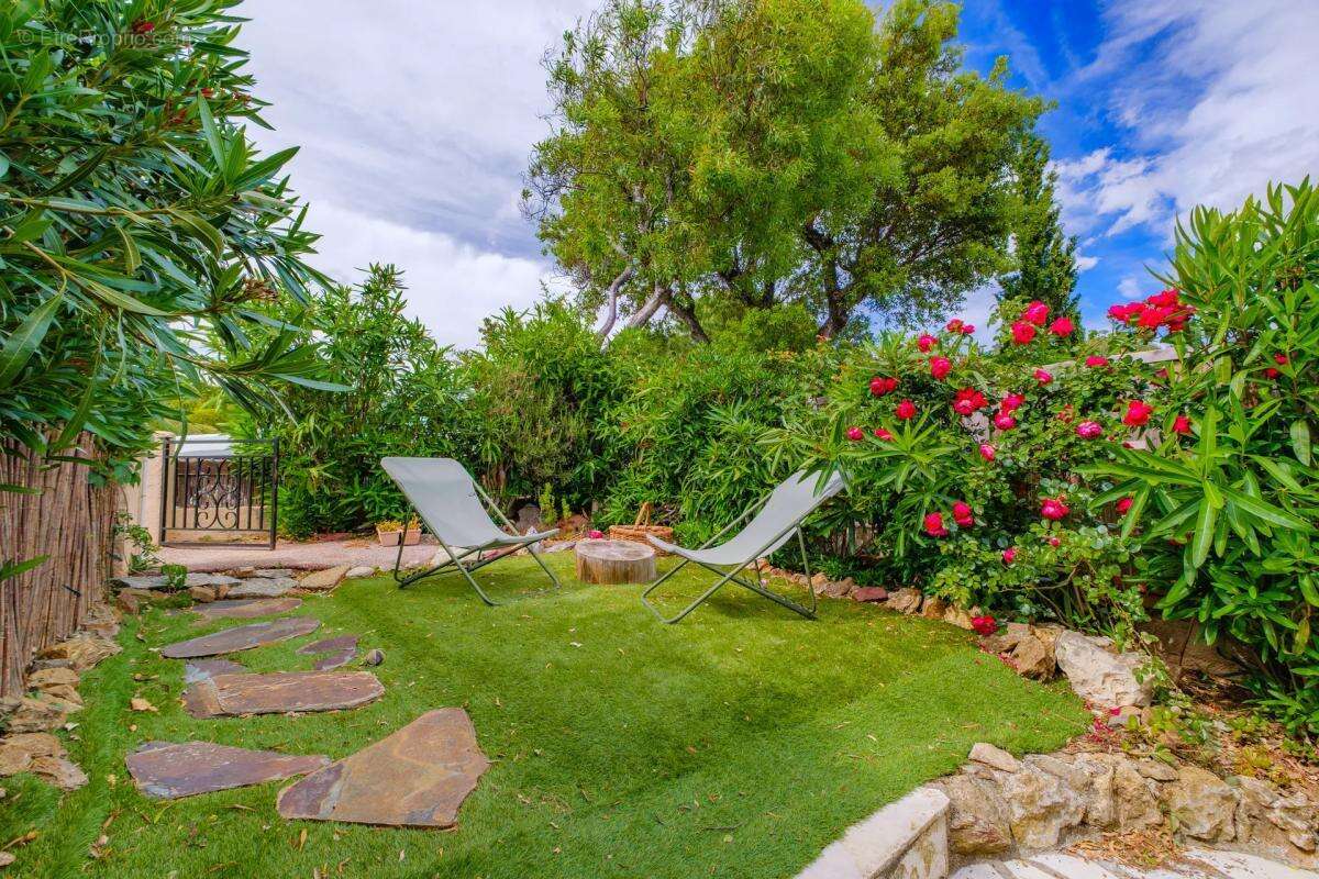 Maison à ROQUEBRUNE-SUR-ARGENS