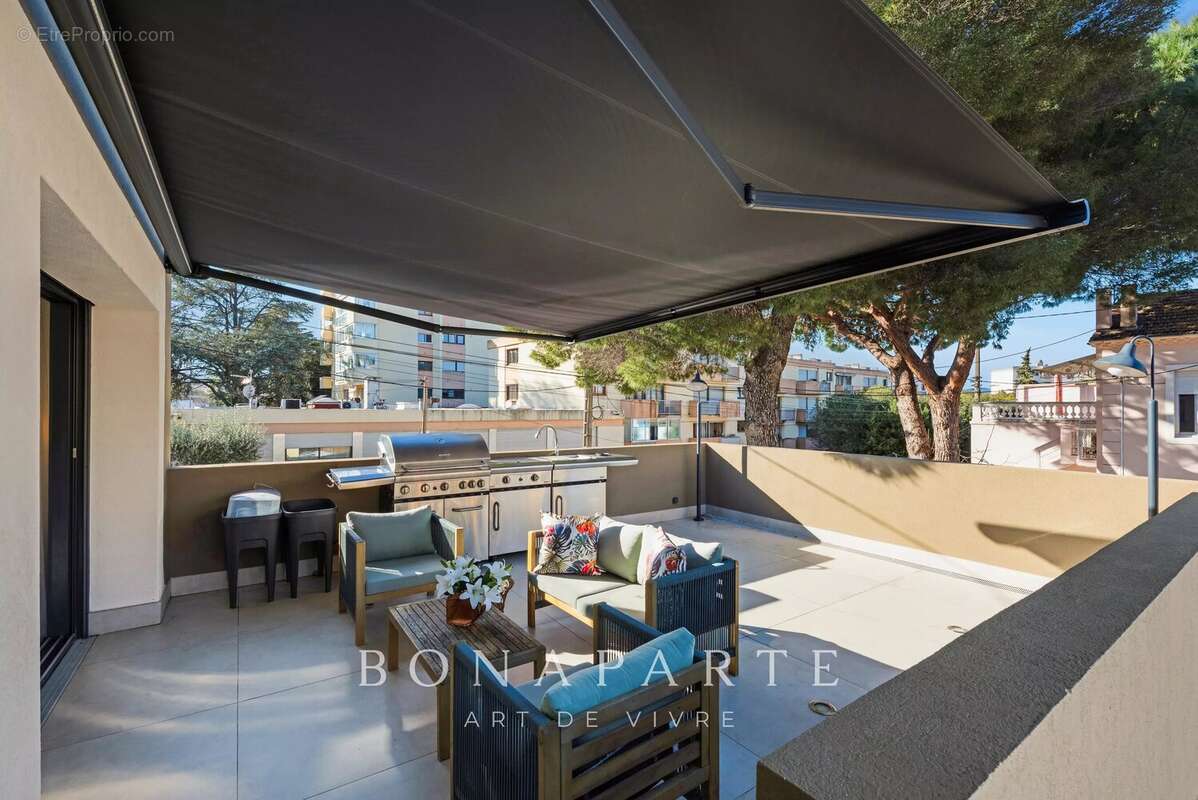Appartement d’exception T3 125m² rénové avec vaste terrasse en plein cœur de Saint-Raphaël - photo 10