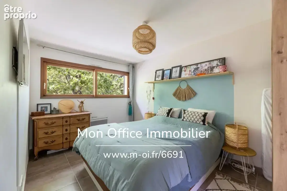 Référence : 7075-ABO - Saint-Cannat – Maison récente de 5 pièces avec jardin, piscine, garage + 3 places de stationnement privat - photo 6