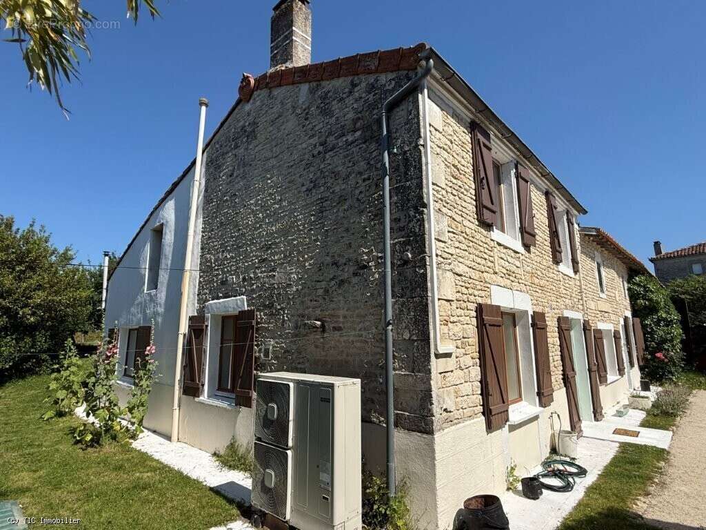 Maison à RUFFEC
