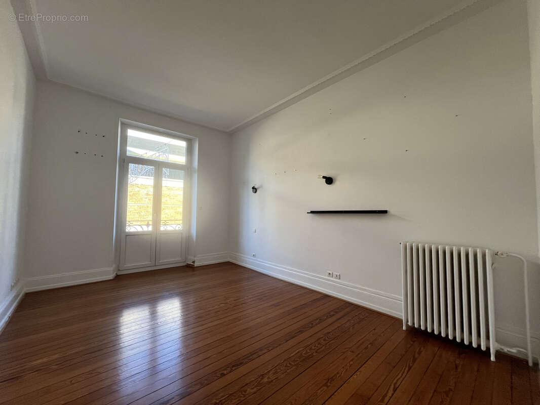 Appartement HAUSSMANNIEN de type T6 avec garage - photo 5