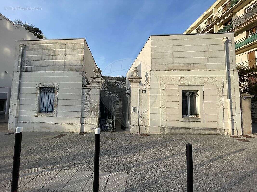 Autre à NIMES